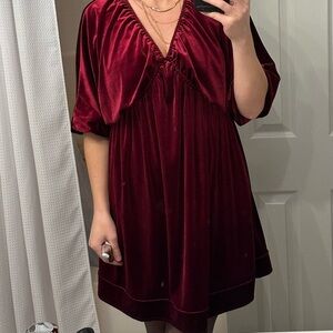 Velour Burgundy V-Neck Mini. 3/4 Sleeves. Flattering Ruched Neckline. M8/10